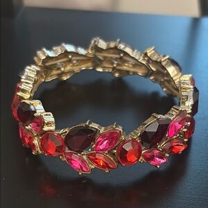 Vintage pink with reds stretch, bracelet, gold tone